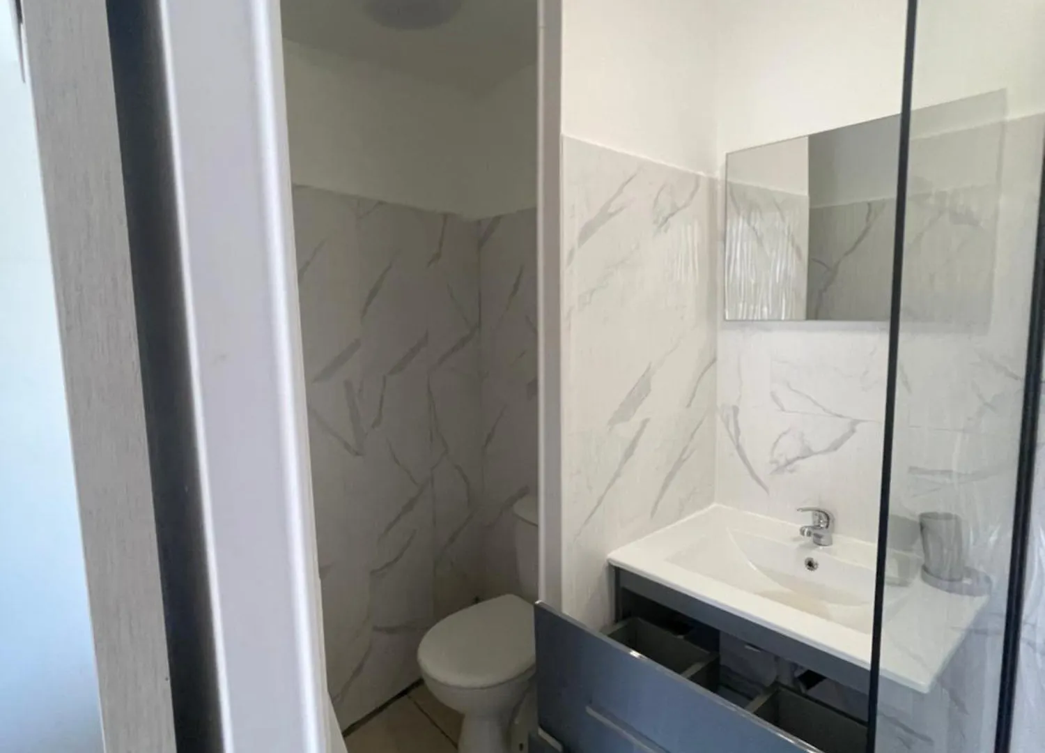Petit F2 Entierement Renove Equipe En Energie Solaire Et Citerne D Eau Apartment