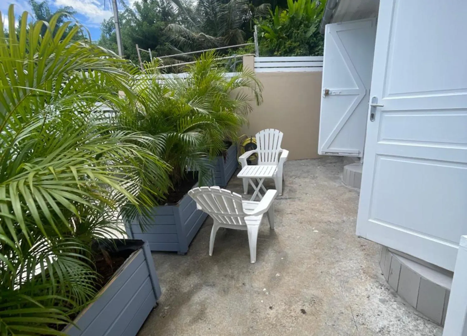 Petit F2 Entierement Renove Equipe En Energie Solaire Et Citerne D Eau Apartment  Petit-Bourg