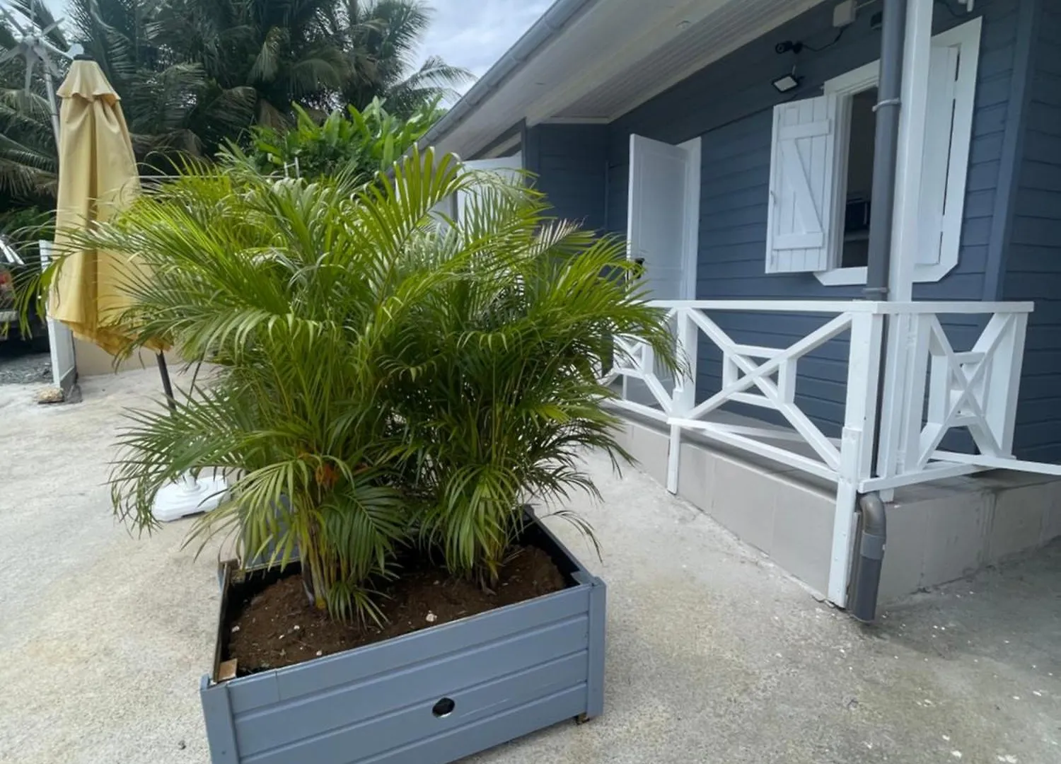 Petit F2 Entierement Renove Equipe En Energie Solaire Et Citerne D Eau Apartment