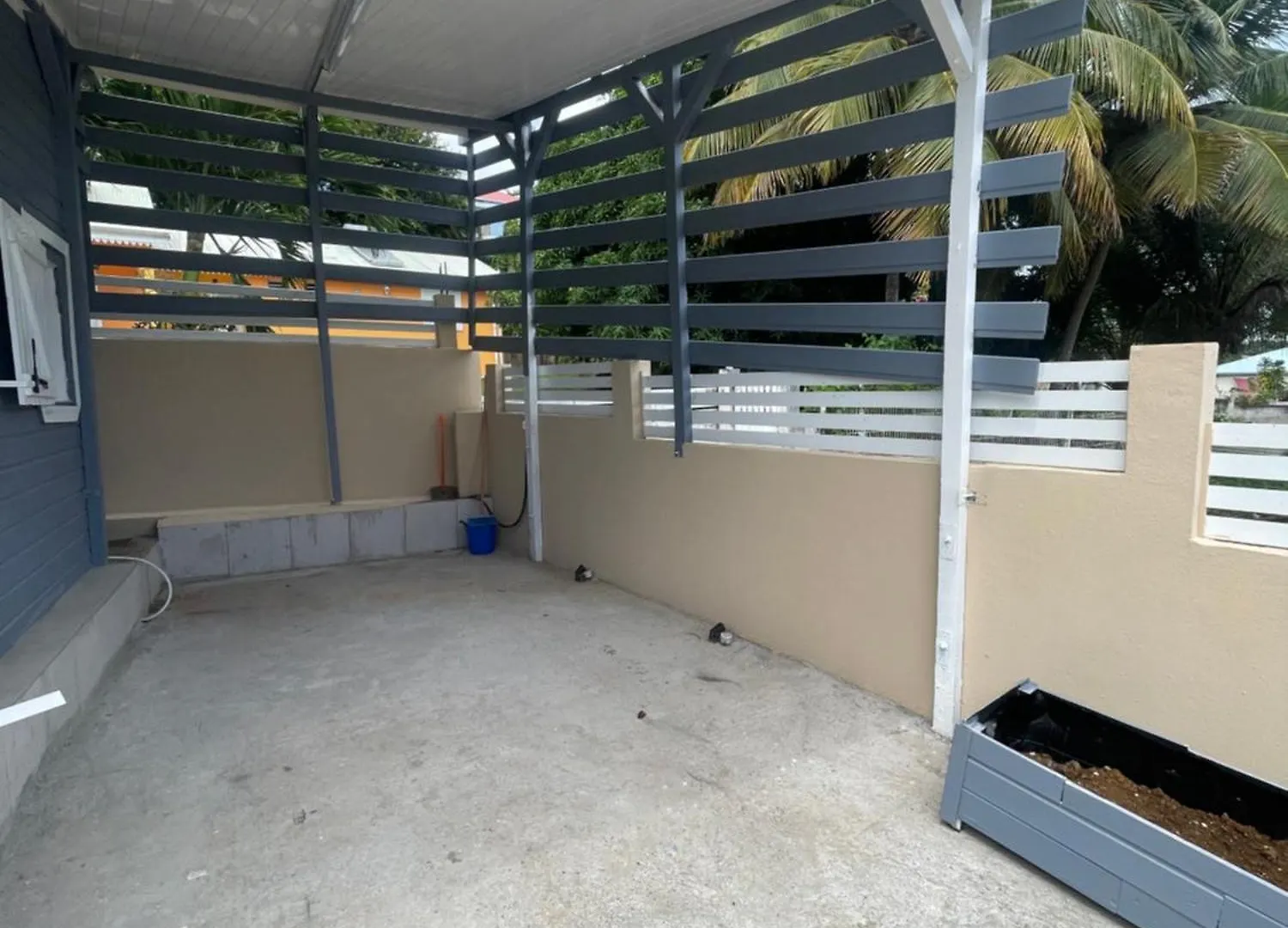 Petit F2 Entierement Renove Equipe En Energie Solaire Et Citerne D Eau Apartment