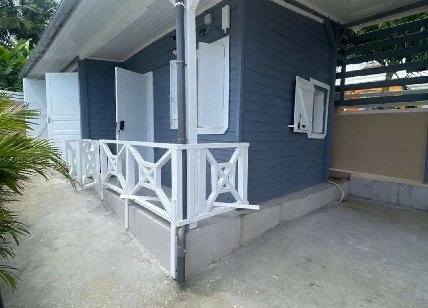 Petit F2 Entierement Renove Equipe En Energie Solaire Et Citerne D Eau Apartment