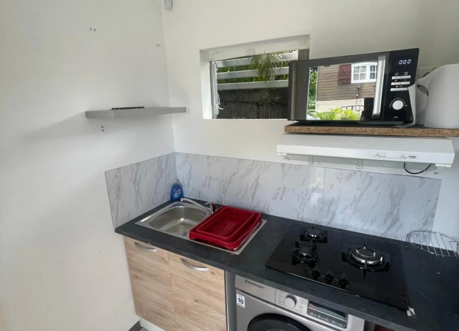 Petit F2 Entierement Renove Equipe En Energie Solaire Et Citerne D Eau Apartment