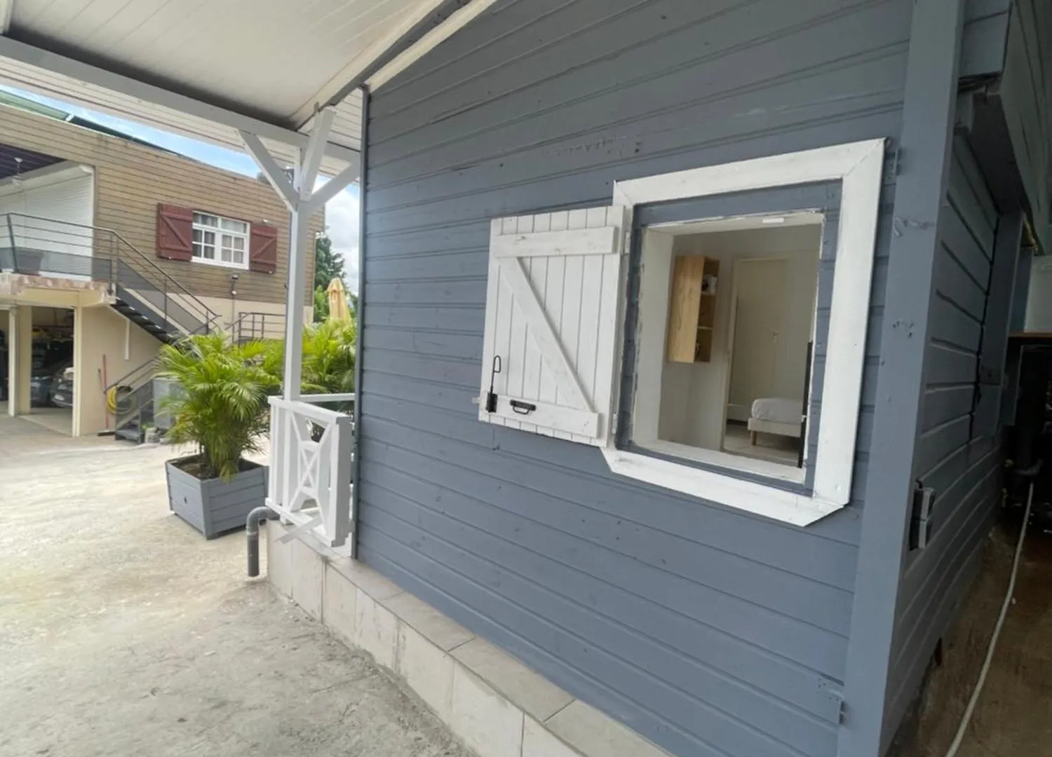 Petit F2 Entierement Renove Equipe En Energie Solaire Et Citerne D Eau Apartment