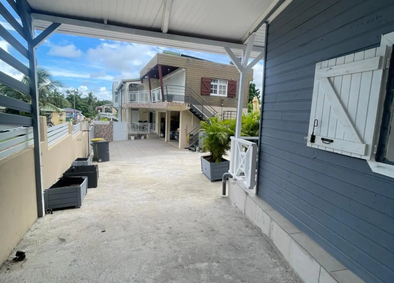 Petit F2 Entierement Renove Equipe En Energie Solaire Et Citerne D Eau Apartment