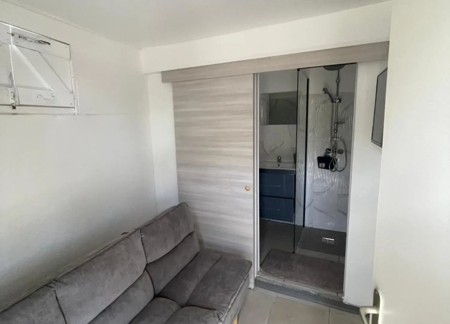 Petit F2 Entierement Renove Equipe En Energie Solaire Et Citerne D Eau Apartment