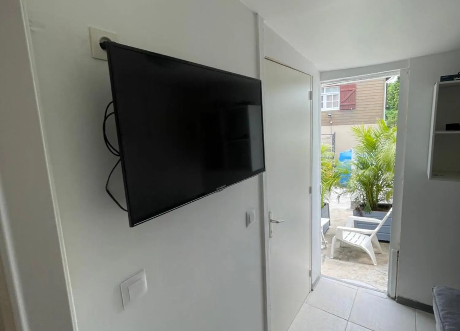 Petit F2 Entierement Renove Equipe En Energie Solaire Et Citerne D Eau Apartment