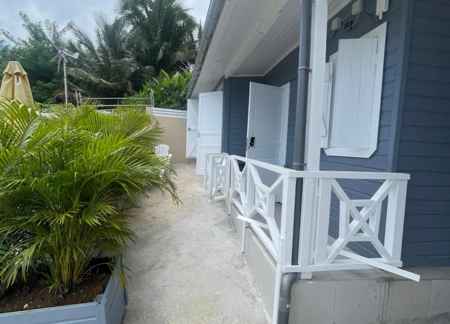 Petit F2 Entierement Renove Equipe En Energie Solaire Et Citerne D Eau Apartment