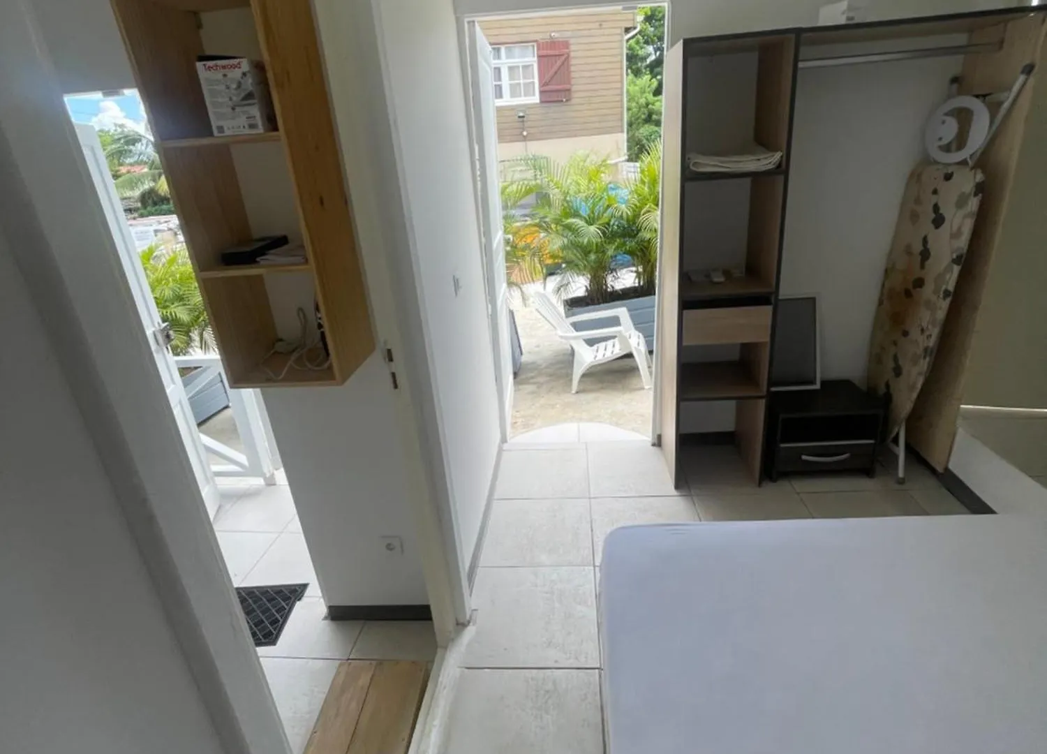 Petit F2 Entierement Renove Equipe En Energie Solaire Et Citerne D Eau Apartment Petit-Bourg