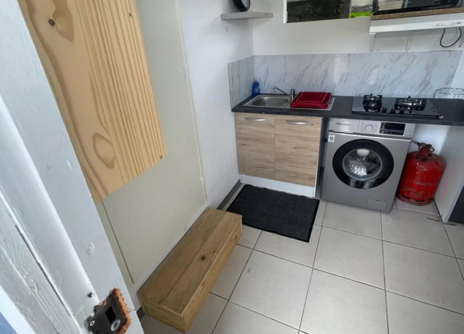 Petit F2 Entierement Renove Equipe En Energie Solaire Et Citerne D Eau Apartment