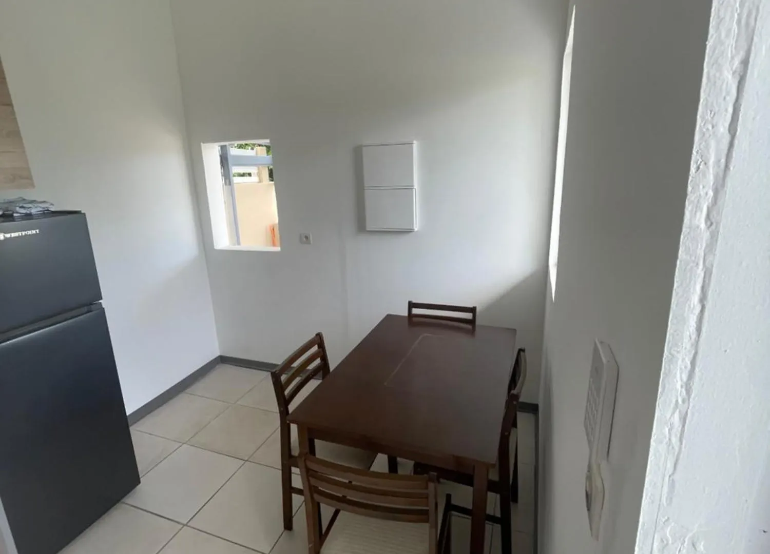 Petit F2 Entierement Renove Equipe En Energie Solaire Et Citerne D Eau Apartment