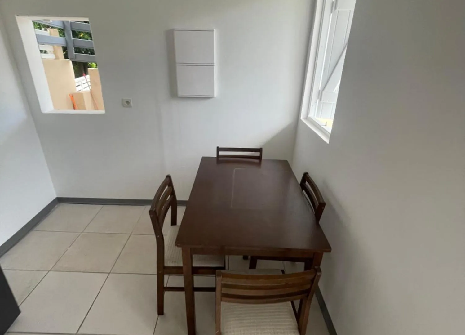 Petit F2 Entierement Renove Equipe En Energie Solaire Et Citerne D Eau Apartment  Petit-Bourg