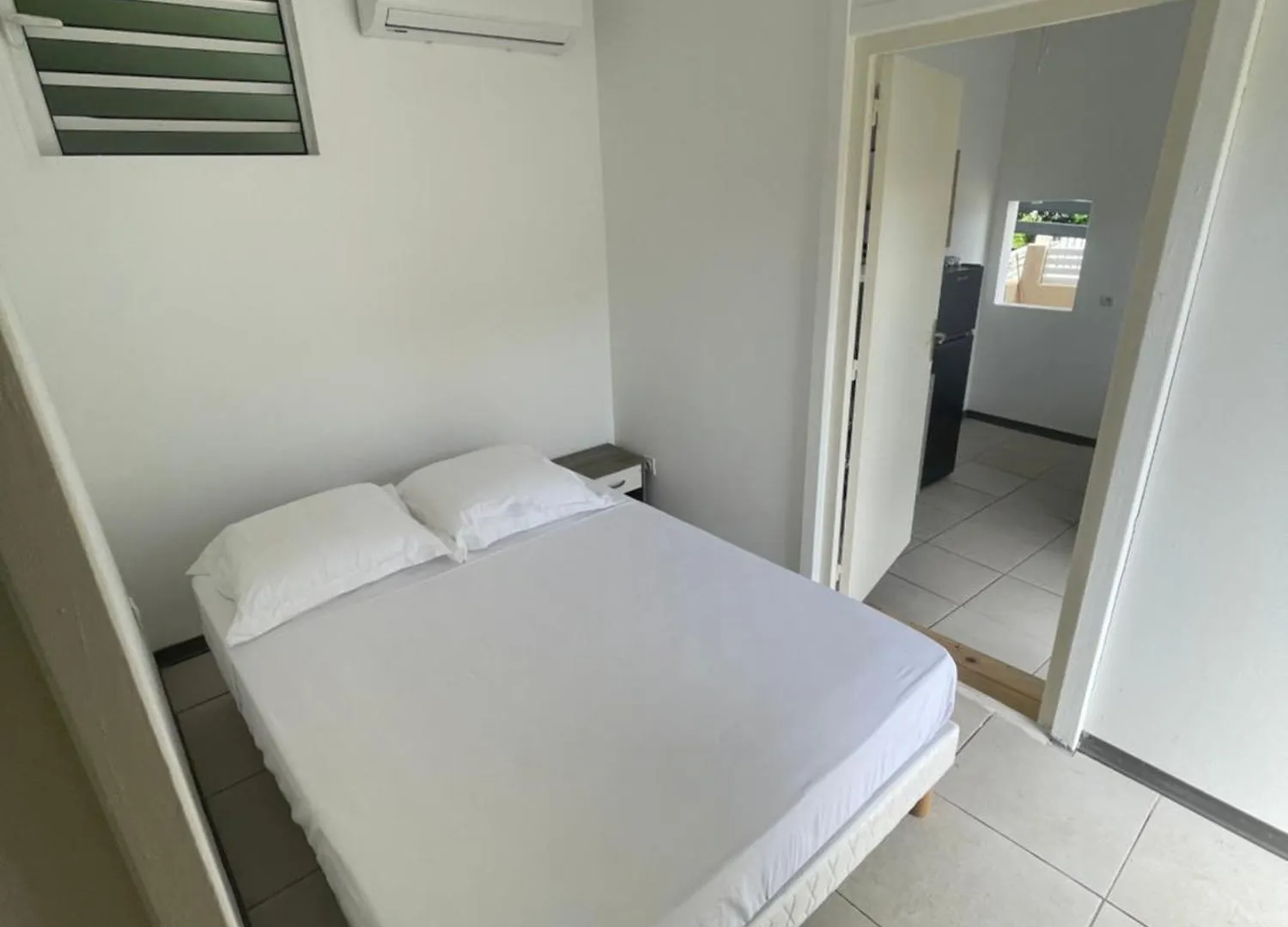 Petit F2 Entierement Renove Equipe En Energie Solaire Et Citerne D Eau Apartment