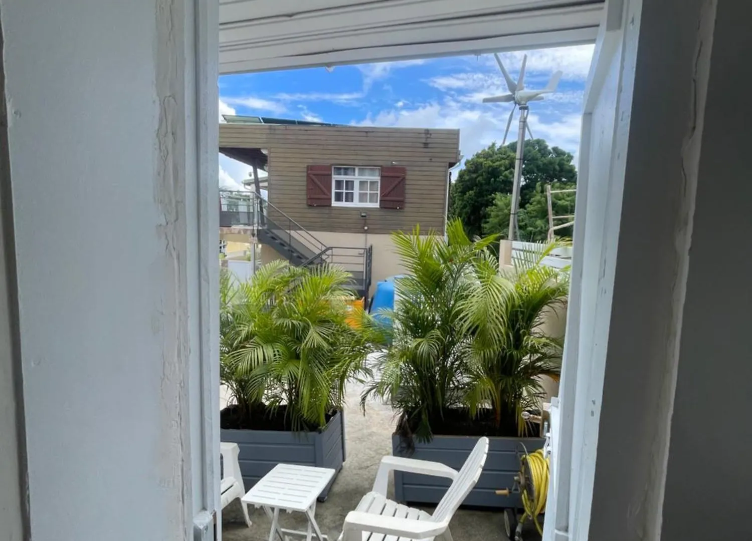 Petit F2 Entierement Renove Equipe En Energie Solaire Et Citerne D Eau Apartment  Petit-Bourg