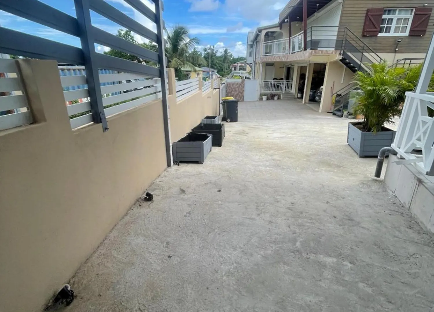 Petit F2 Entierement Renove Equipe En Energie Solaire Et Citerne D Eau Apartment Petit-Bourg