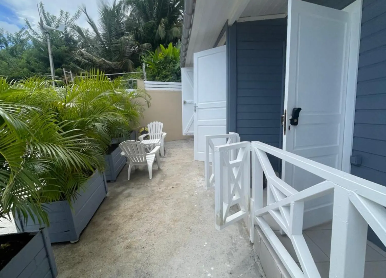 Petit F2 Entierement Renove Equipe En Energie Solaire Et Citerne D Eau Apartment