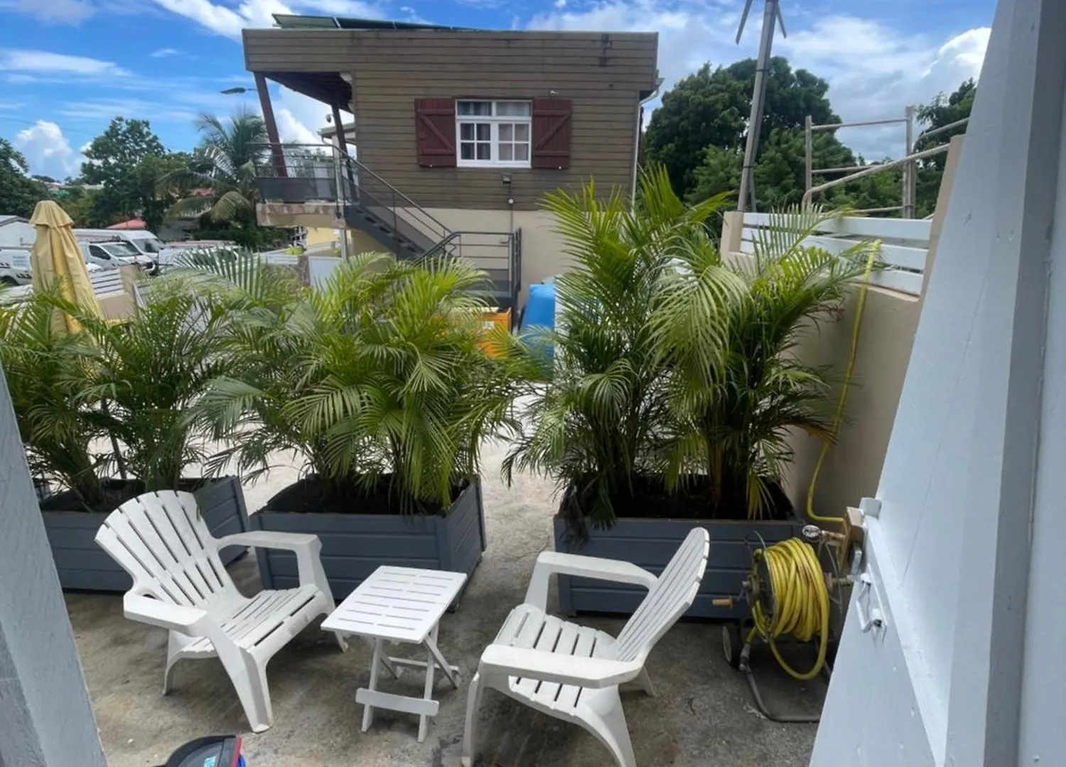 Petit F2 Entierement Renove Equipe En Energie Solaire Et Citerne D Eau Apartment