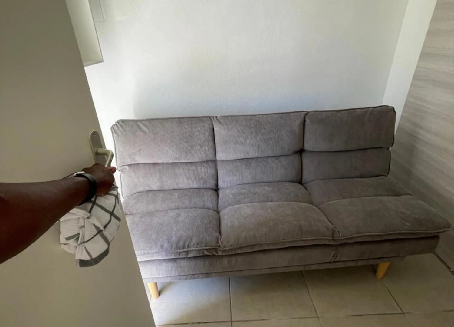 Petit F2 Entierement Renove Equipe En Energie Solaire Et Citerne D Eau Apartment