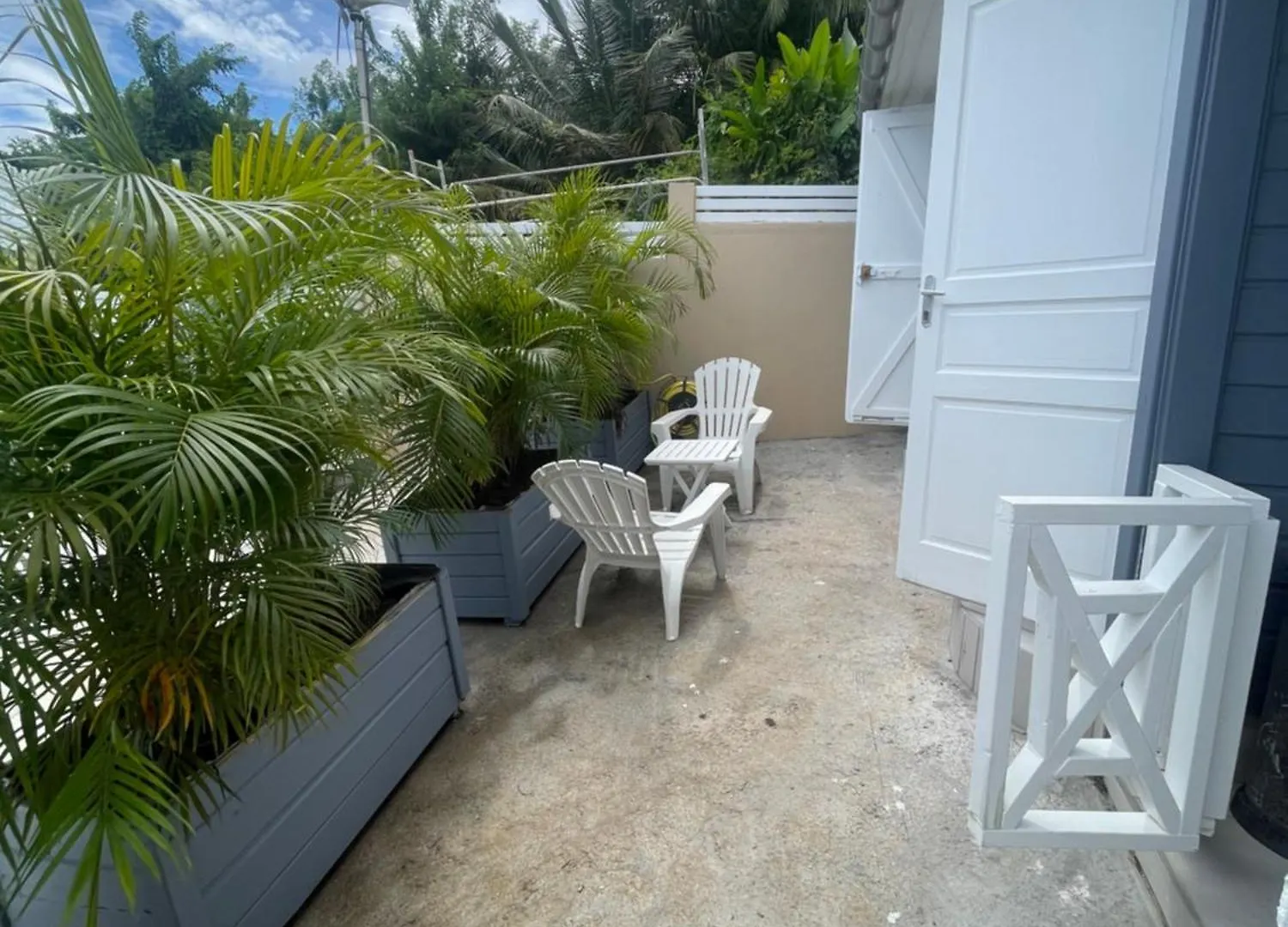 Petit F2 Entierement Renove Equipe En Energie Solaire Et Citerne D Eau Apartment